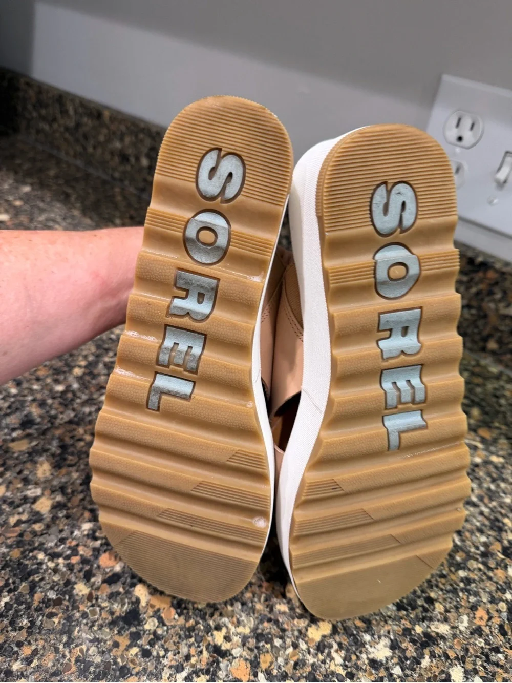 Sorel tan leather